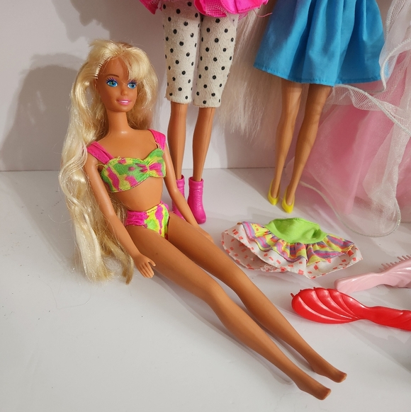 PENDING-Vintage 90's Barbie lot - Picture 3 of 5